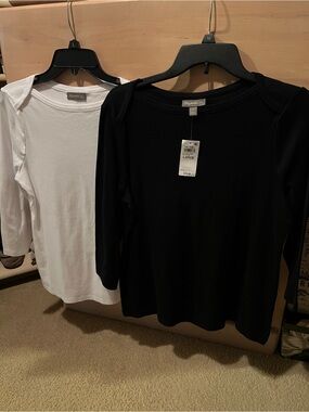 Women's (2) 3/4 Sleeve Crewneck Tops